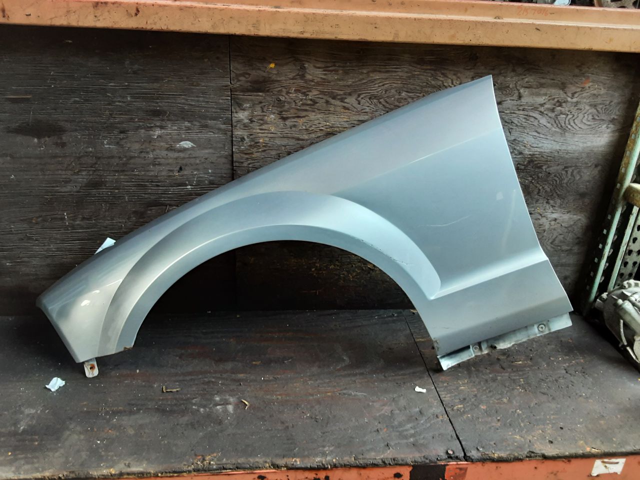 FORD MUSTANG 2005-2009 w/o emblem badge holes R. Fender