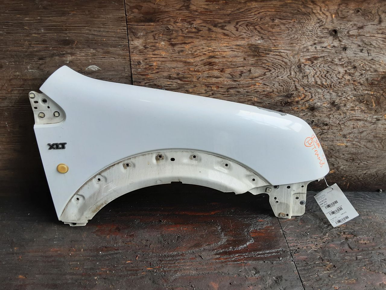 FORD TRANSIT CONNECT 2010-2013 (wheel lip moulding), R. Fender