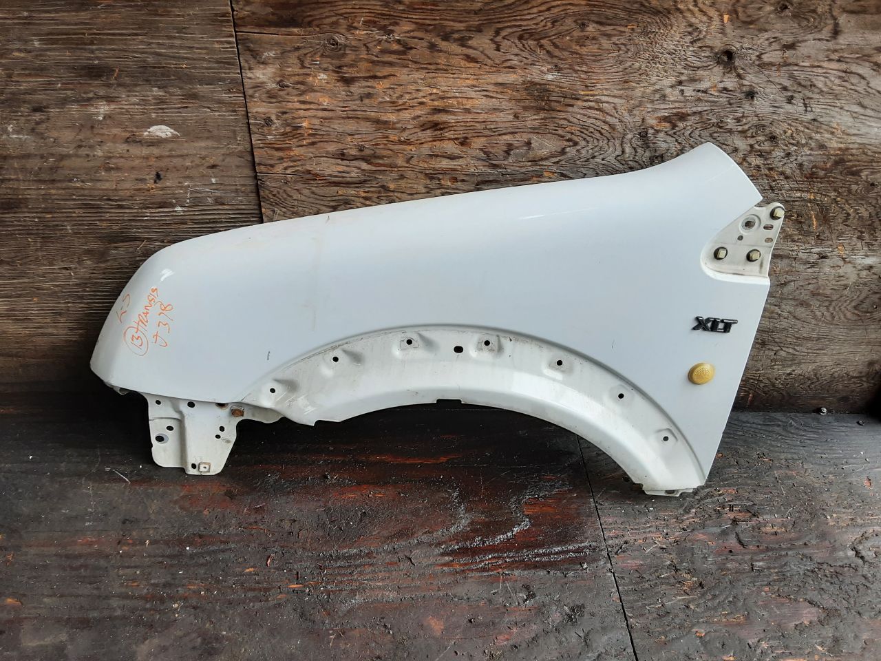 FORD TRANSIT CONNECT 2010-2013 (wheel lip moulding), L. Fender